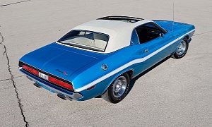 V-Code Six Pack 1970 Dodge Challenger R/T with Sunroof Is as Rare as Hen’s Teeth