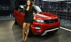 Vanessa Minillo Looks Hot Next to Range Rover Evoque
