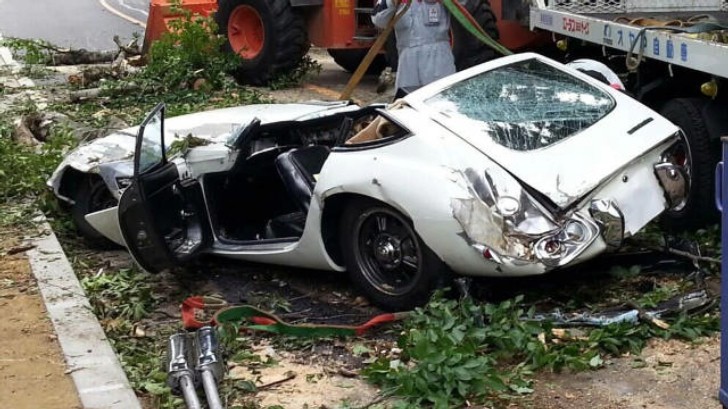 Smashed Toyota 2000GT