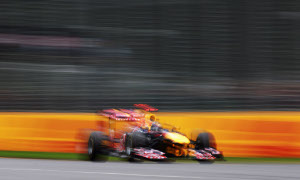 Vettel Flies to Australian GP Pole