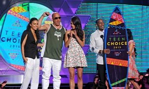 Vin Diesel Gets Emotional at Teen Choice Awards, Shouts Out to Paul Walker’s Daughter