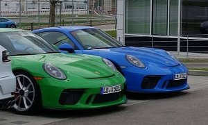 Viper Green and Voodoo Blue 2018 Porsche 911 GT3s Are The Irresistible Twins