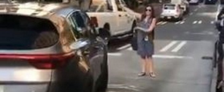 Seattle woman uses her body to get cars out of the bus-only lane