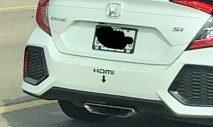 Viral Honda Civic Si Looks Geeky with an HDMI Exhaust and No Headphone Jack