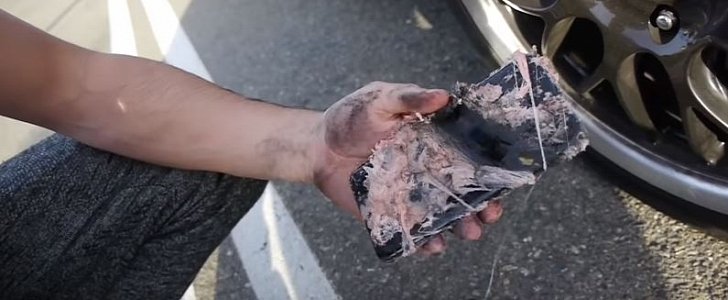 Vlogger Tapes Samsung Galaxy S9 to His Car's Wheel