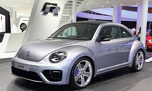 Volkswagen Beetle R Concept Unveiled in Frankfurt <span>· Live Photos</span>