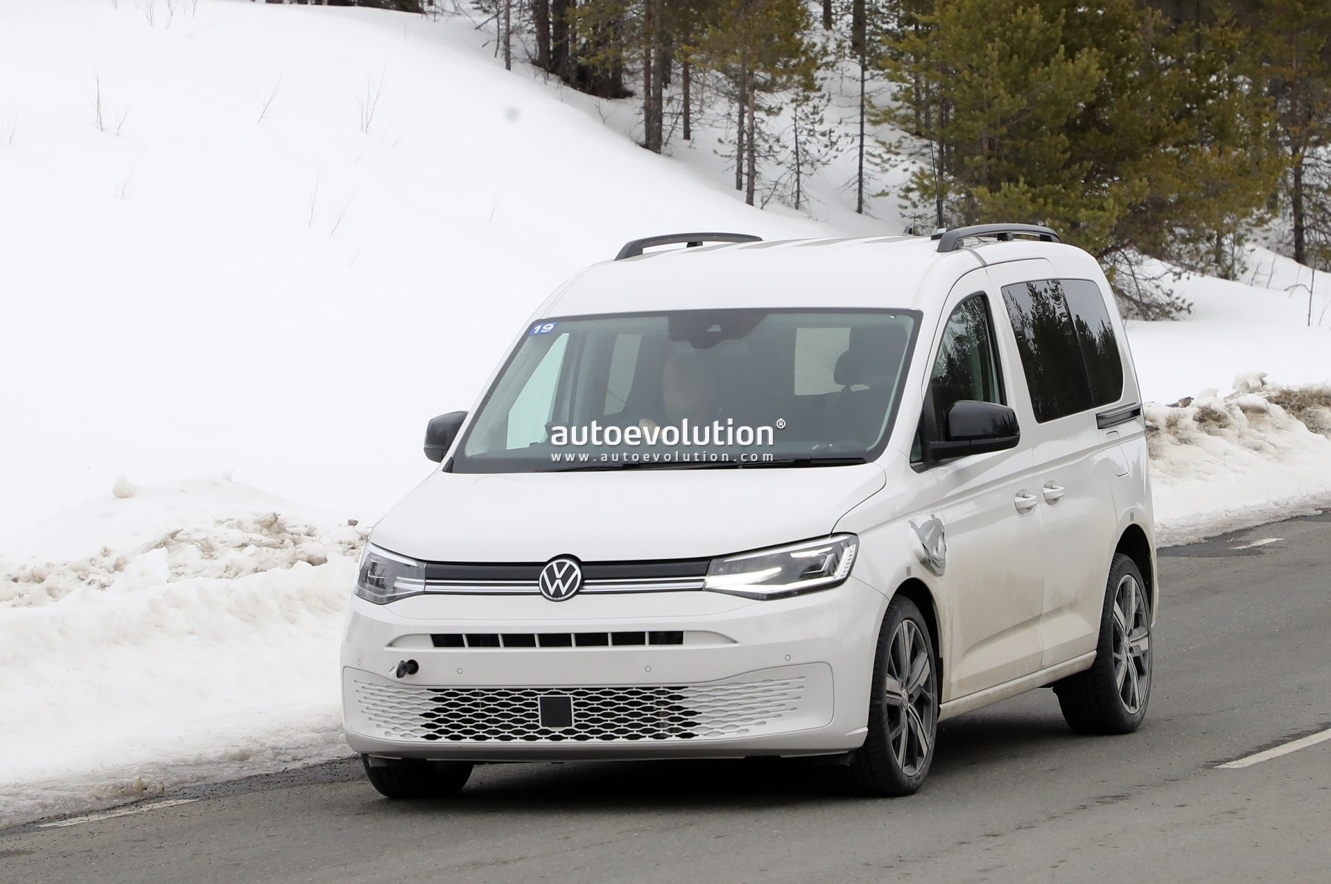 Volkswagen Caddy eHybrid Spied With Almost No Camouflage, Just a Bit of  Duct Tape - autoevolution