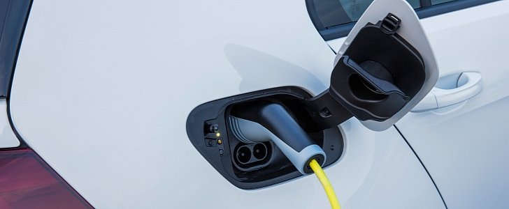 Volkswagen e-Golf charging