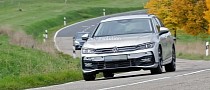 Volkswagen Continues Passat Variant Final Testing, Silver Paint Is More Revealing