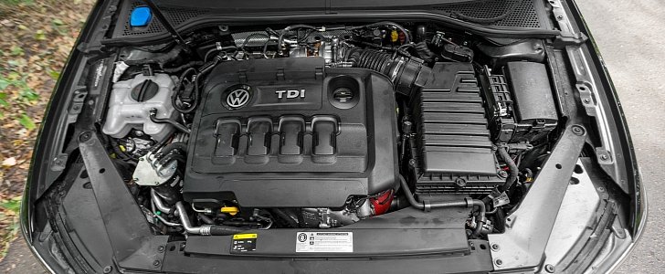 Volkswagen Passat 2.0 TDI engine bay