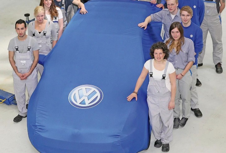 Volkswagen Golf GTI concept teaser