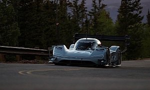 Volkswagen I. D. R Pikes Peak Sets Fastest Qualifying Time, to Lead the Climb