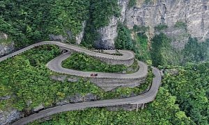 Volkswagen ID R Climbs the Tianmen Mountain in 7:38 Minutes, Sets Record to Beat