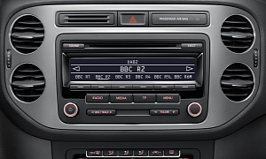 Volkswagen UK: Standard DAB Radio from Polo to Phaeton