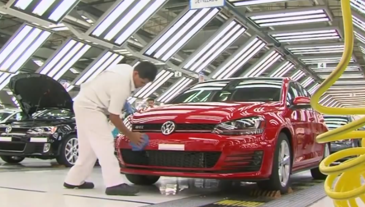 Volkswagen Starts Golf 7 Production in Mexico [Video]