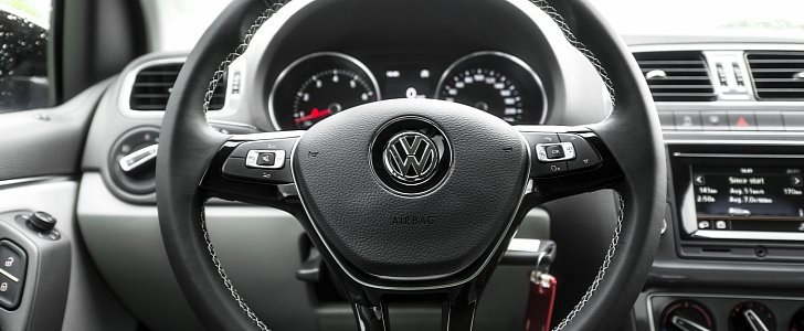 Volkswagen Polo steering wheel