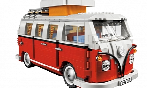 Volkswagen T1 Camper Van Recreated by LEGO