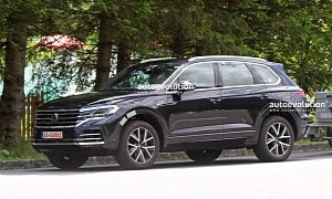Volkswagen Touareg Facelift Spied for the First Time, It Was on Towing Duty