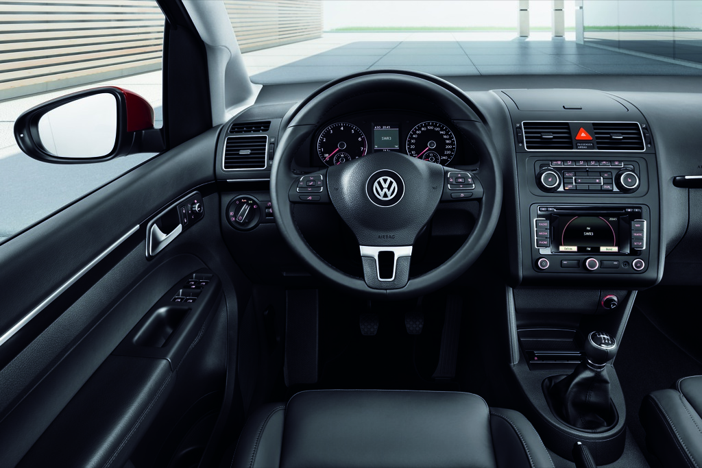 Volkswagen Touran (2024) interior