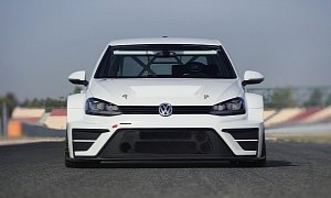 Volkswagen Unveils Golf Racecar with 330 HP Based on Production Model