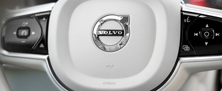 Volvo XC90 steering wheel