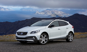 Volvo Introduces Powerful and Efficient New Engines for V40 D4 and T5 Models