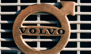 Volvo, to Roll or Not to Roll?...
