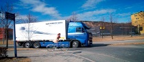Volvo Trucks Works to Solve Right-Turn Blind Spot Problem