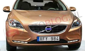 Volvo V40 Completely Revealed in Leaked Photos <span>· Updated</span>