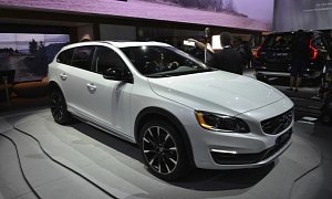 Volvo V60 Cross Country Makes World Debut at 2014 LA Show <span>· Live Photos</span>