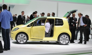 VW Develops Electric Cars for the US