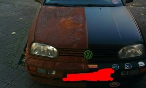 VW Golf with Rusty Finish Looks like Two-Face, Is Perfect for Halloween