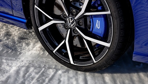 2022 Volkswagen Golf R wheel and tire - this version of the model is not affected by the recall