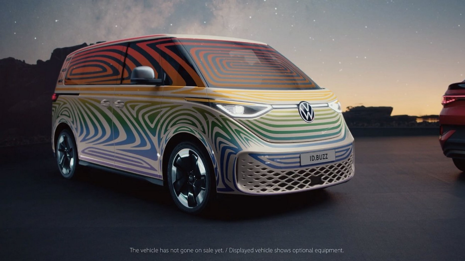 2022 - [Volkswagen] I.D Buzz - Page 7 Vw-id-buzz-crashes-the-id5-live-presentation-to-tease-future-customers-173318_1