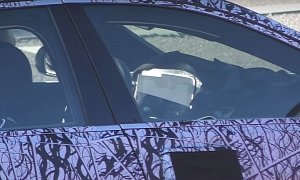 W223 Mercedes S-Class Spy Video Shows Screen With Large Notch