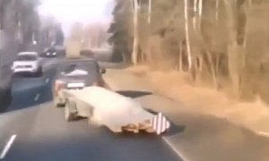 Wagging the Dog - Lada Niva SUV Ends Up in a Ditch After Losing Control of the Trailer