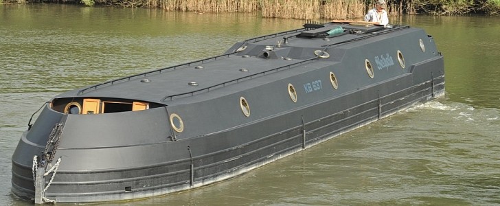 Walhalla Is an Elegant Floating House Disguised as a James Bond Submarine
