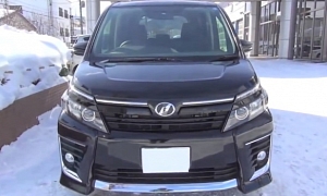 Walkaround: Check the 2014 Toyota Voxy Inside Out