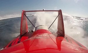 Watch 3,000 Horsepower Hydroplanes Going Over 200mph in a Race