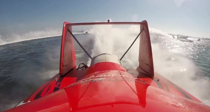 3,000 Horsepower Hydroplanes Going Over 200mph in a Race
