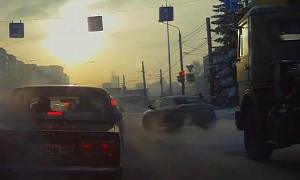 Watch a Carjacking from Right Under the Cops' Noses in Russia
