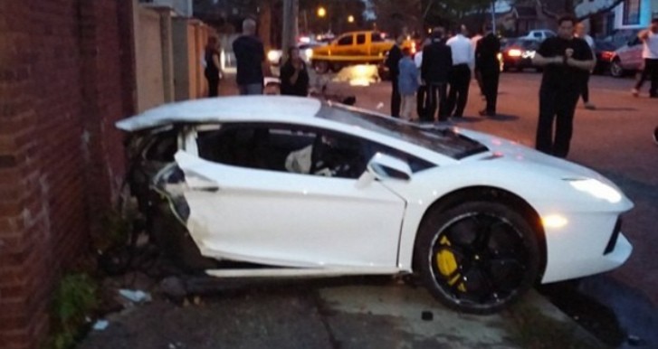 Lamborghini Aventador crash in Brooklin