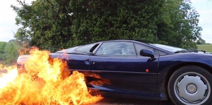 Jaguar XJ220 fiery burnout