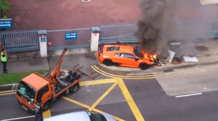 Lamborghini Murcielago catches fire in Singapore