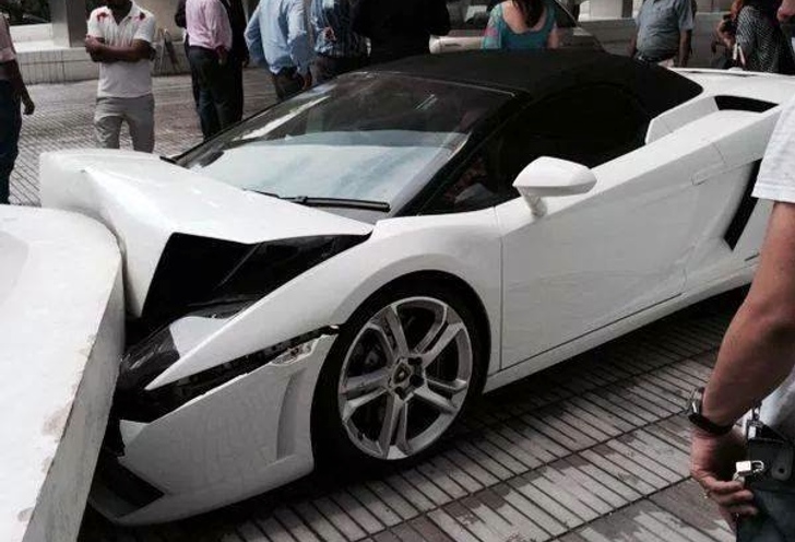 Parking Valet crashes Lamborghini