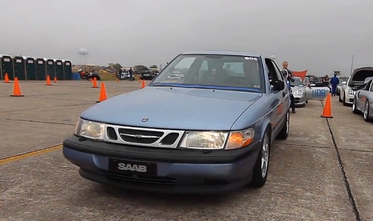 Saab 900 standing mile