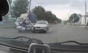 Watch and Learn: Honda Gold Wing vs. BMW Violent Encounter