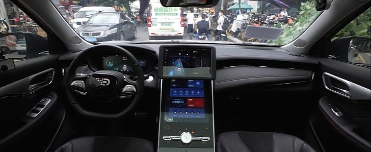 DeeprRoute.ai navigates like a seasoned driver through the traffic chaos of Shenzhen