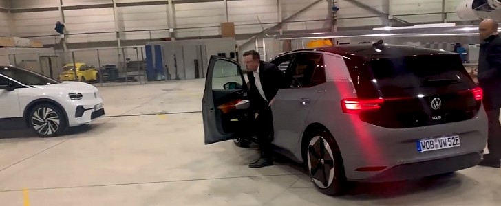 Musk driving the VW ID.3