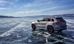 Watch Jeep Grand Cherokee Trackhawk Set SUV Speed Record on Frozen Lake